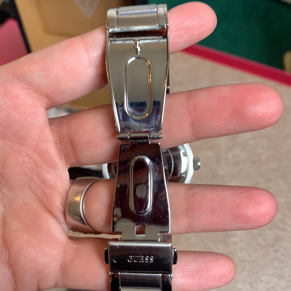 Guess Watch - Picture 2 of 3